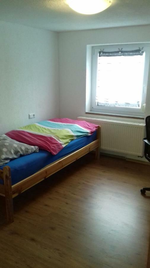 Biberach-Riss-Zimmer-Frei, Einzel-Zimmer Bad Kueche Birkenhard Camera foto
